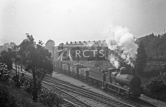 RPP0325 - Cl 2301 No. 2350 on a goods train at Cheltenham Malvern Road June 1941
