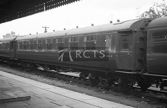 CUL3844 - TK W4581W centenary stock (Diag C69 Lot 1537) at Oxford (compartment side) 16/7/61
