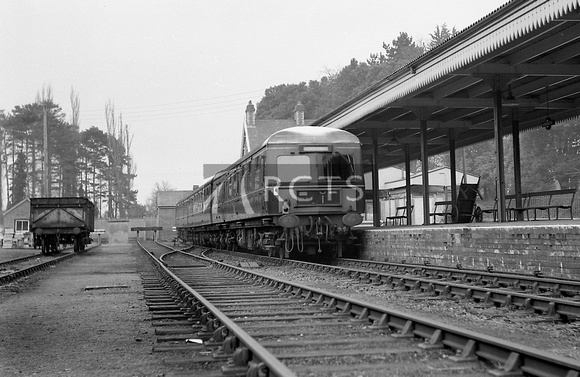 CH02833 - Cl 120 DMBS No. W51578 forming the 1413 Sidmouth to Sidmouth Junction service at Sidmouth 20/2/65