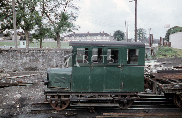 RE04709C - Antique railcar at Ennis, West Clare 7/6/61