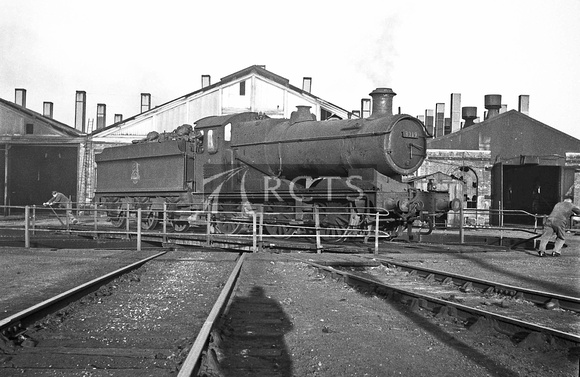 AW00449 - Cl 2251 No. 3219 being turned on the turntable at Reading shed 18/8/59