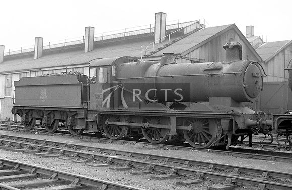 CH00172 - Cl 2251 No. 3219 in store at Didcot 6/6/59