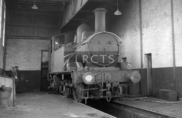 CH01995 - Cl 1400 No. 1421 in Tiverton Junction shed 26/2/63