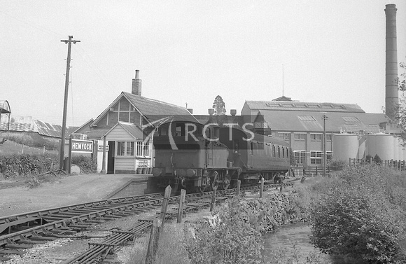 CH02122 - Cl 1400 No. 1471 on the 1445 Hemyock to Tiverton Junction service at Hemyock (loco bunker first) 1/6/63