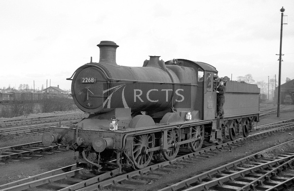 CH00824 - Cl 2251 No. 2268 at Westbury shed 31/12/60