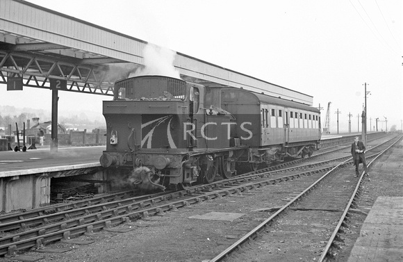 CH02836 - Cl 1400 No. 1450 forming the 1625 Seaton to Seaton Junction service at Seaton (loco bunker first) 20/2/65