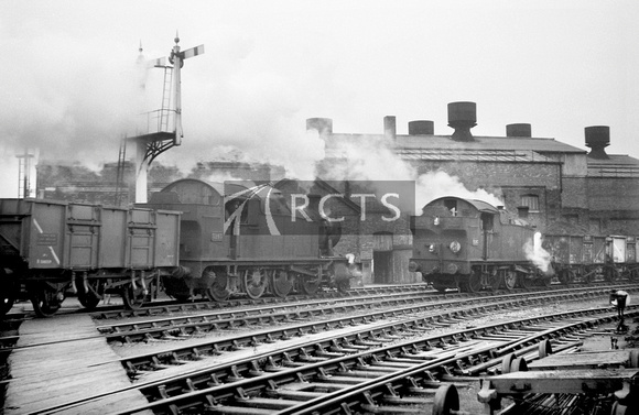 CH02486 - Cl 4200 Nos 5243 and 4283 at Tondu 22/2/64