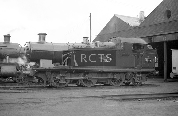 CH00822 - Cl 5600 No. 5689 at Westbury shed 31/12/60