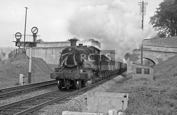 CH01954 - Cl 4300 No. 6369 on a down goods at Bathampton 13/10/62