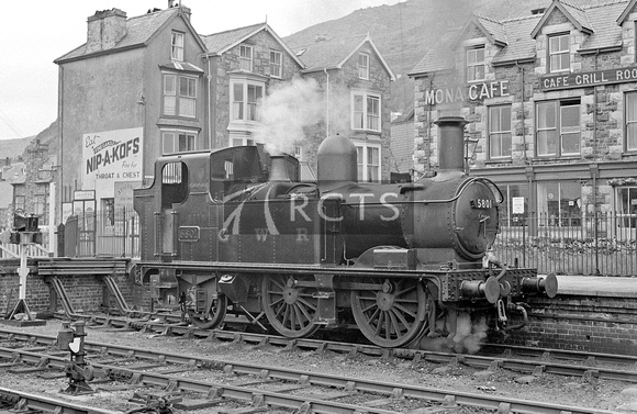 PHW0920 - Cl 5800 No. 5801 at Barmouth c late 1940s/early 1950s