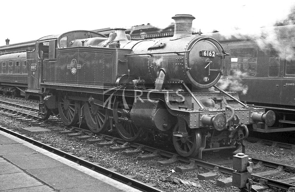 AW00437 - Cl 6100 No. 6162 at Reading General station 15/8/59