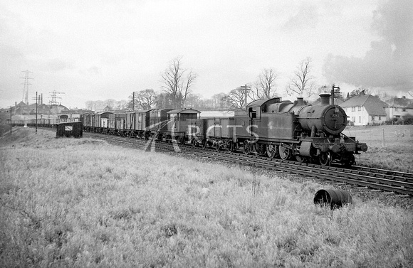 CH01496 - Cl 7200 No. 7242 on an up goods at Salisbury 13/1/62