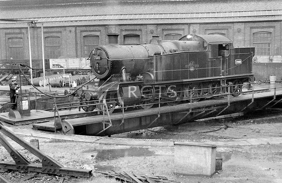 CH02406 - Cl 7200 No. 7202 on the turntable at Salisbury shed, October 1958