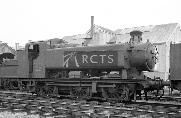 CH00173 - Cl 9400 No. 9417 in store at Didcot 6/6/59