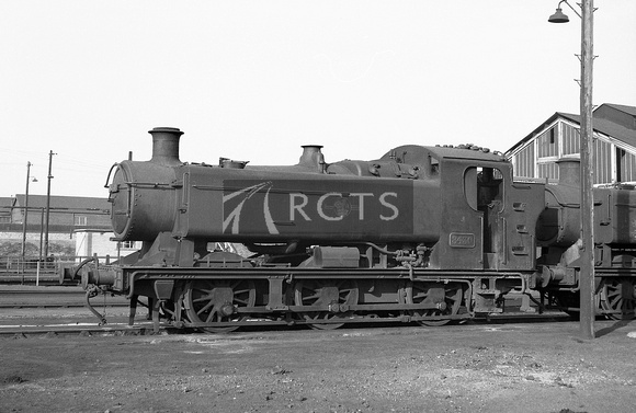 CH01603 - Cl 9400 No. 8430 at Reading shed 24/3/62