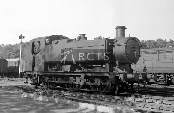 CH01724 - Cl 9400 No. 9487 at Exeter St Davids 8/6/62