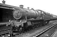 AW00458 - Cl 4900 No. 6924 'Grantley Hall' at Reading General station 21/8/59