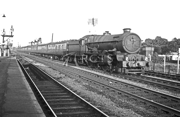 AW00440 - Cl 6000 No. 6005 'King George II' approaching Reading General station 17/8/59