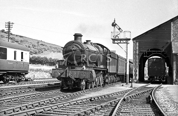 CH00193 - Cl 4900 No. 4909 'Blakesley Hall' on the 1600 Weymouth to Paddington at Maiden Newton, June 1959