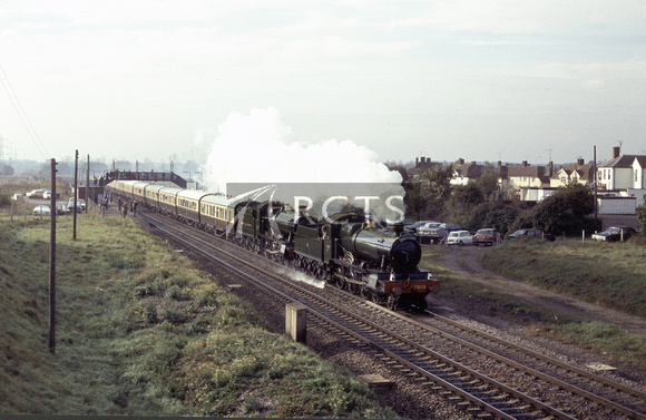 CH05746C - Cl 7800 No. 7808 'Cookham Manor' piloting Cl 5900 No. 5900 'Hinderton Hall' on a special train at Radley 6/10/79