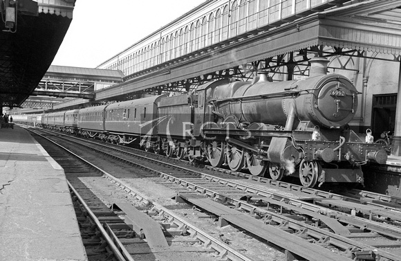 CH00208 - Cl 6959 No. 6990 'Witherslack Hall' on the 1325 Paddington to Kingswear service at Exeter St Davids c 1959