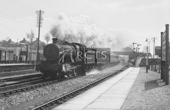 CH00471 - Cl 6959 No. 7924 'Thorneycroft Hall' on the 1330 Bristol to Penzance service at Tiverton Junction 17/4/60