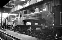 CH01716 - Cl 1366 No. 1368 and SR Cl 0298 No. 30585 (ex LSWR) in Wadebridge shed 8/6/62