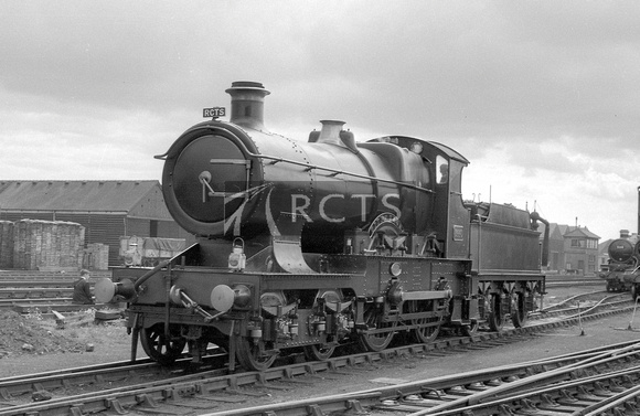 NB01478 - Cl 3440 No. 3440 'City of Truro' (carrying an RCTS badge) at Swindon c late 1950s