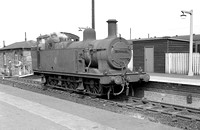 CH00059 - Cl 3F No. 47500 shunting at Bletchley September 1958
