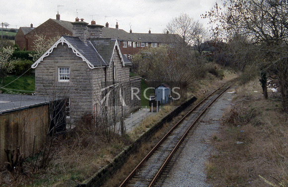 MSL0410C - Alvanley station (closed) viewed from an overbridge 25/3/92