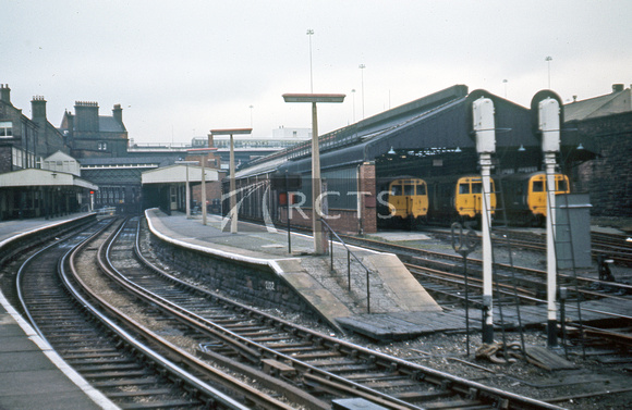 LAN0202C - View along the platform at Birkenhead Central station and showing the car sheds c March 1973