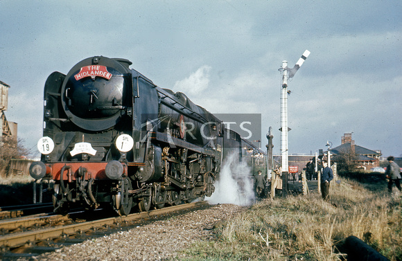 FRE0288C - Cl MN No. 35022 'Holland-Amerika Line' on the Warwickshire Railway Society Midlander Rail Tour at Nuneaton 27/11/65