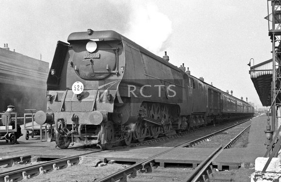 CH00118 - Cl MN No. 35003 'Royal Mail' on the 0903 Templecombe to Waterloo at Salisbury, May 1959