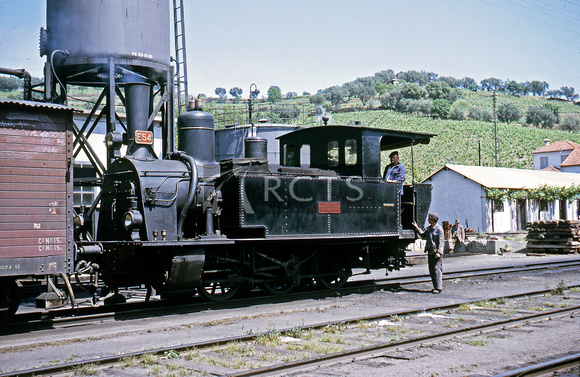 AW00304C - 0-6-0T steam loco No. E54 at Regua 8/5/64