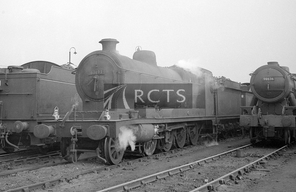 CH04260 - Cl O4/1 No. 63693 at Doncaster shed 25/2/62