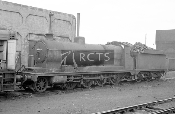 CH04259 - Cl O4/1 No. 63660 at Frodingham shed 14/7/59