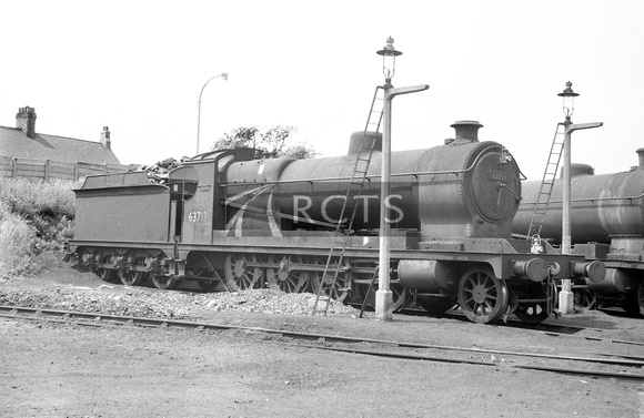CH04265 - Cl O4/3 No. 63713 at Northwich shed 17/6/62