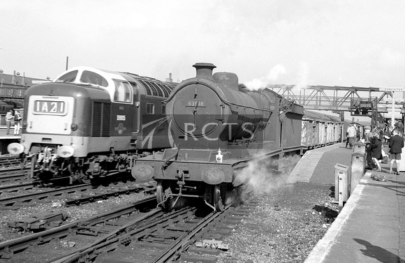 CH04255 - Cl O4/1 No. 63618 on an up goods at Doncaster 15/9/62