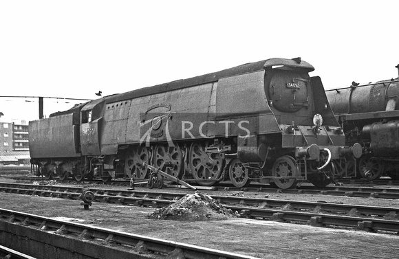 AW00373 - Cl BB No. 34090 'Sir Eustace Missenden, Southern Railway' at Nine Elms Depot 14/8/58