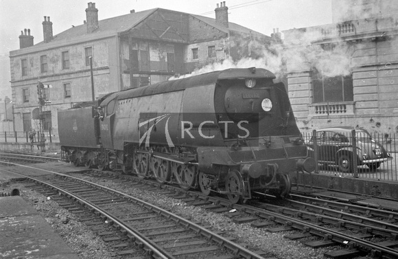 AW00565 - Cl WC No. 34092 'City of Wells' at Dover 30/8/52