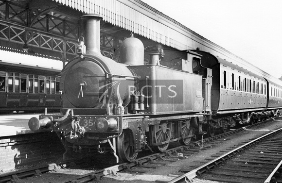 PHW2066 - Cl 3500 No. 3562 on a Fairford branch train at Oxford station 27/9/48