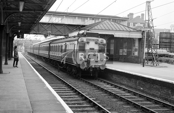 CH03739 - DMBS No. M28578 working the 1300 Altrincham to Manchester service at Altrincham & Bowdon 13/3/71