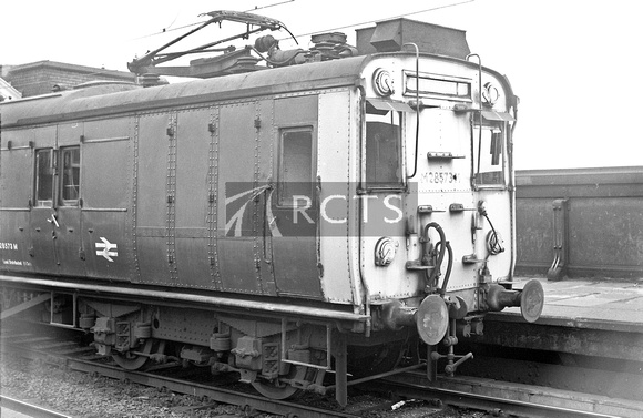 CH03742 - DMBS No. M28573 at Knott Mill & Deansgate (detail of front end) 13/3/71