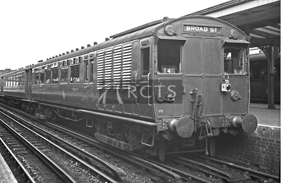 AW00377 - EMU No. M 28267M (ex LNWR) at Richmond station 15/8/58
