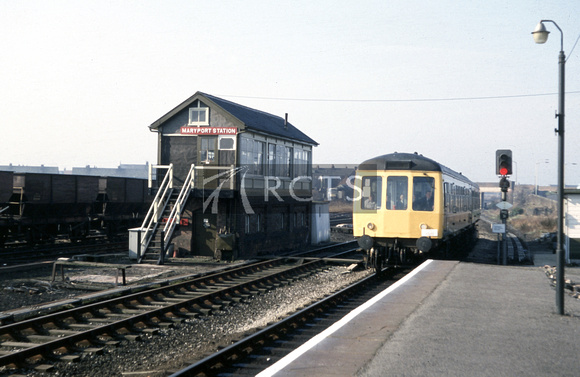 ARJ0120C - Maryport station signal box (also showing Cl 108 passing) c 1980s