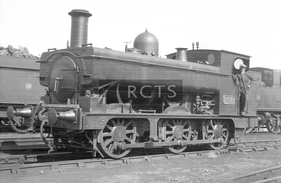 DUN1347 - Cl 1901 No. 1956 at Exeter, c 1937