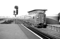 CH02188 - Cl 4-RES No. 3057 forming the 1850 Waterloo to Portsmouth service at Wimbledon 29/7/63