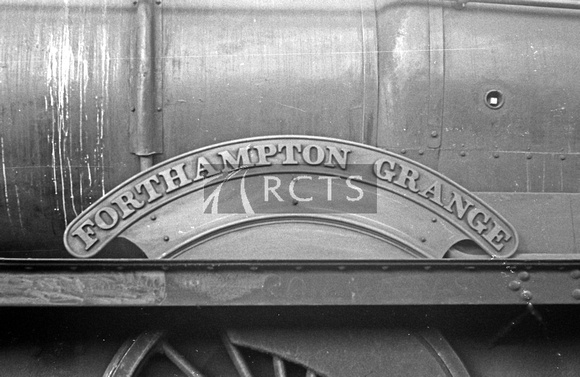 DUN1563 - Cl 6800 No. 6937 'Forthampton Grange' at Southall shed (detail of nameplate) 14/11/64