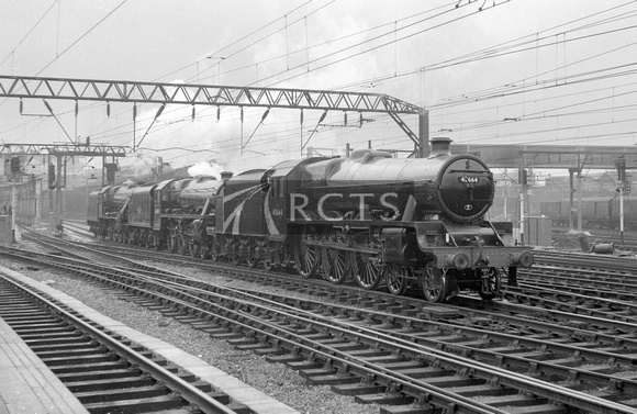 CH00652 - Cl 6P No. 45664 'Nelson' and Cl 5 Nos 44752 and 44833 light engine at Crewe 29/8/60