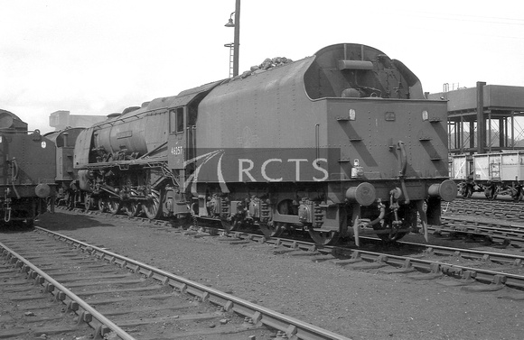BRO0517 - Cl 8P No. 46257 'City of Salford' at Carlisle Kingmoor 20/9/64
